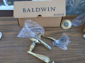 Ps.cur.r.trp.049 Baldwin Reserve Curve Passage Door Lever Satin Brass And Black