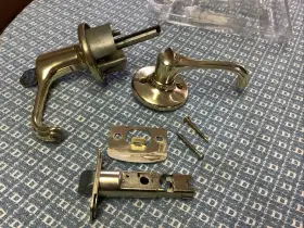 17599 Kwikset Keyed Entry Lockset One Key. Preowned