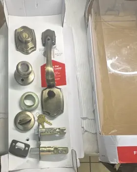 43784-005 Kwikset Security Series 687 Brass Entry Door Lock Set Smartkey Resistant