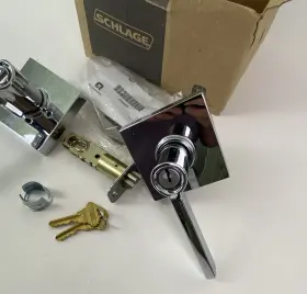 F51a Schlage 043156501663 Latitude Lat 625 Col Bright Chrome Keyed Entry Door Lever Set