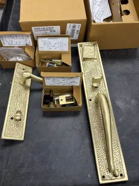946281-ke-238-rh Signature Hardware Traeger Satin Brass Right Handed Keyed Entry Door Handleset