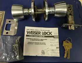 70-005736-000 Weiser Lock New Old Vintage Stock Entry Door Set Satin Chrome With 2 Keys 70-005736-000 Weiser Lock New Old Vintage Stock Entry Door Set Satin Chrome With 2 Keys