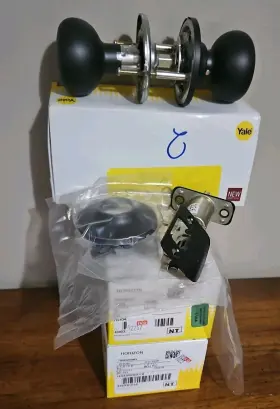 Hs43403k018 Yale Lot Of 3 Entry Door Knob Lock Sets New Traditions 700h Oil Rubbed Bronze